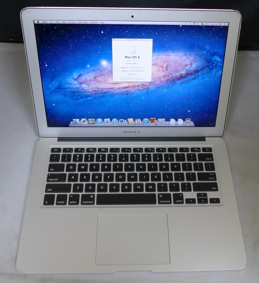 Apple Macbook Air 13.3", Mid 2011, Silver, 1.6GHz, i5, 2GB, 64GB- Loose Hinge - Image 1 of 4