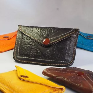 Cartera de cuero en relieve hecha a mano, multicolor, cierre a presión, idea de regalo única - Imagen 1 de 13