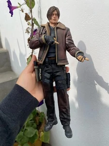 HOT GAME CHARACTER LEON SCOTT KENNEDY ACTION FIGURE 33CM RESIDENT EVIL MODEL TOY - Picture 1 of 10