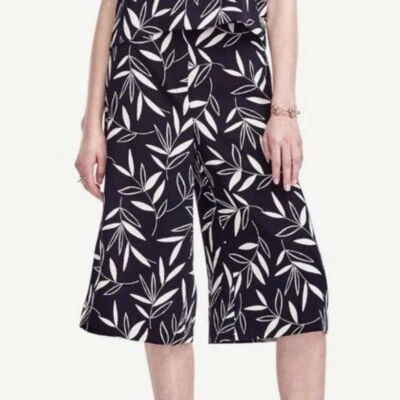 Culottes Ann Taylor Shadow Leaf pierna ancha para mujer talla 8 estampado azul marino y blanco NUEVO Foto 1 de 4