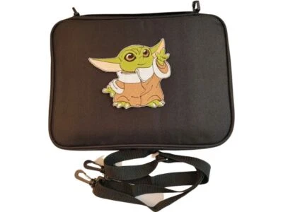 NUEVO Bordado Star Wars Bebé Yoda Pin Bolsa Libro Comercial Disney Pin Colecciones Foto 1 de 4