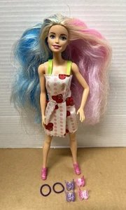 Hermosa Muñeca Barbie con Rosa, Azul, Pelo Arco Iris, Clips Mariposa, Vestido, Zapatos - Imagen 1 de 8