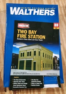 Walthers Cornerstone 933-4022 Kit stazione dei pompieri a due baie scala HO - Foto 1 di 2