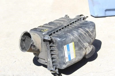 2008 HYUNDAI TUCSON ВОЗДУХОЗАБОРНИК ОЧИСТИТЕЛЬ КОРОБКА 2,0 Л 4 ЦИЛИНДРА 28100-2E000 - Изображение 1 из 4