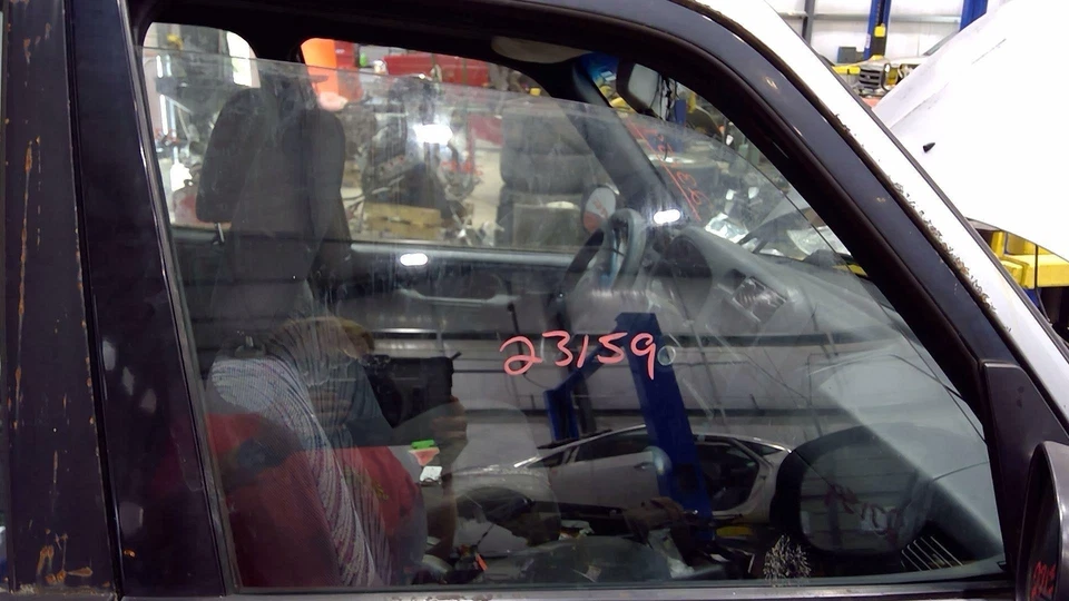 96 - 00 Toyota Rav-4 Front Door Glass RH Passenger Side OEM 6810142040 - Image 1 of 1