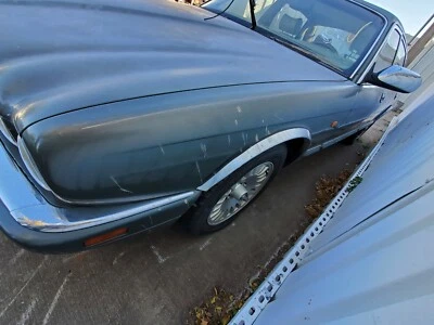 Guardabarros izquierdo Jaguar XJ6 1995 1996 1997 VANDEN PLAS Foto 1 de 2