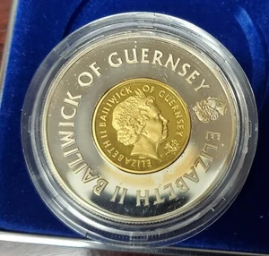 Guernsey Millennium 1999 & 2000 versilberter Kragen & vergoldetes Nugget - Bild 1 von 7