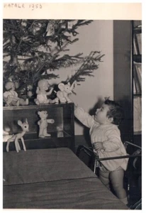CHRISTMAS,1953.ITALIAN BABY UNDER TREE.VTG PHOTO POSTCARD*B7 - Picture 1 of 2