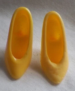 Barbie Francie Yellow High Heels Shoes Mattel Mod 60s Closed Toe CT Vintage - Picture 1 of 2