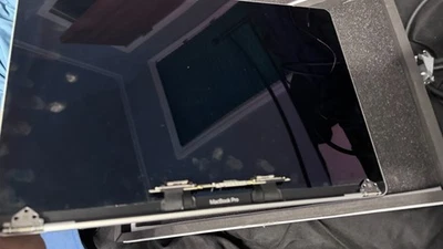 16 inch A2141 2019  LCD Screen Assembly for MacBook Pro A2141 FOR PARTS OR REPAI - Image 1 of 4