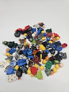 Menge 95 verschiedene Stücke Lego Minifiguren - Bild 1 von 1