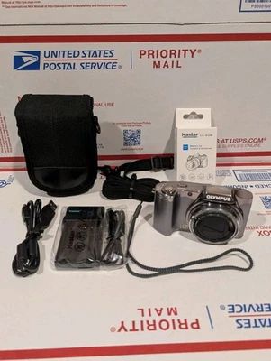 Cámara digital Olympus SZ-12: 14 MP, plateada, batería y cargador nuevos (probados) - Imagen 1 de 4