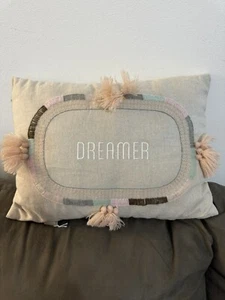 Almohada Pottery Barn Teen Tassel Dreamer - Imagen 1 de 5
