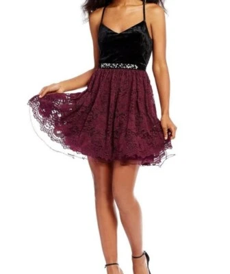 Vestido de Cóctel Borgoña Kristopher Negro Terciopelo Encaje Peek-a-Boo Espalda Talla 3 Foto 1 de 4