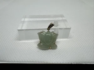 14k Gelbgold geschnitzter hellgrüner Jadeit Jade Lotusblüte Blatt Anhänger - Bild 1 von 13