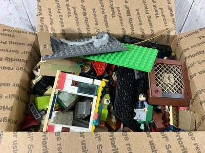 Lego Bulk Assorted Pieces ~ 3.2 Lbs Random Lego Lot Misc  7 Minifigs Minifigures - Image 1 of 4