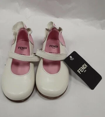 NUEVO CON ETIQUETAS Fendi Niñas Zapatos de Ballet de Cuero Blanco con Volantes Rosa en la Espalda 20 US 4 Foto 1 de 4