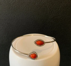 Bracciale tubolare in argento 925 e spolette in vero corallo rosso con zirconi - Foto 1 di 2