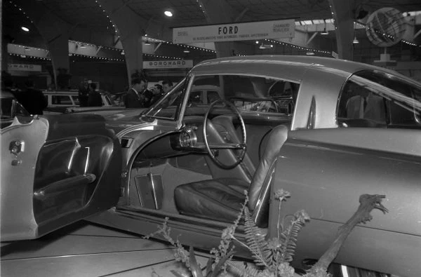 Oldsmobile Golden Rocket Motor Show 1958 Car Old Photo - image 1 of 1