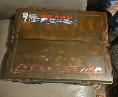 Caja de aparejos vintage Plano Phantom 1468 con cebos de manivela plantillas cucharas señuelos de pesca Foto 1 de 4