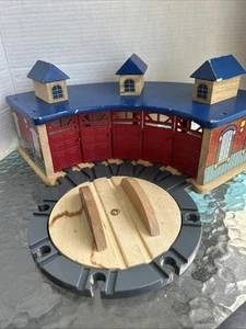 Thomas Holz 5 Türen Roundhouse mit Drehteller Zug Eisenbahn kompatibel EUC - Bild 1 von 14