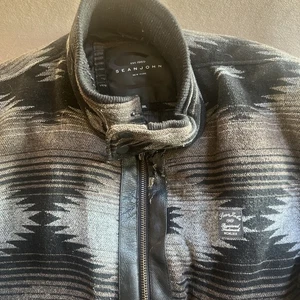 Giacca Bomber Sean John Ecopelle Aztec Streetwear 3XL - Foto 1 di 10