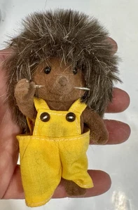 Epoch Calico Critters Pickleweeds Igel Papa Figur mit Outfit Sylvanian Family - Bild 1 von 3