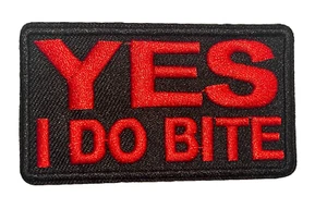 YES I DO BITE - Negro/Rojo - Parche bordado para planchar/coser - Imagen 1 de 2
