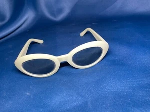 Pan Oceanic Sunglasses white/off white Vintage Cat Eye 1960’s Jackie O Vibe - Picture 1 of 7