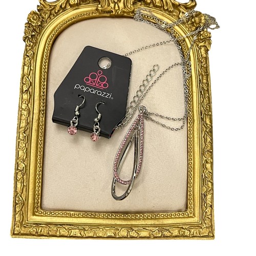 VETEMENTS Set orecchini collana paparazzi passo sotto i riflettori argento e strass rosa