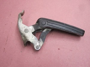 09 2009 Vespa GTS300 GTS 300 Right Passenger Rear Foot Peg - Bild 1 von 4