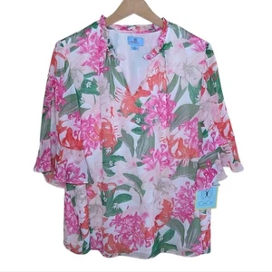NUEVO CON ETIQUETAS Cece | Blusa Rosa Verde Coral Floral Volantes Manga Corta Talla Grande 2X - Imagen 1 de 7