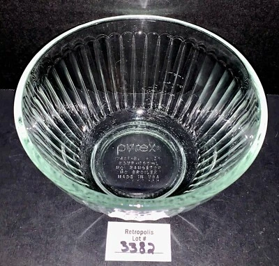 Pyrex 3 Cup Glass Ribbed Mixing Bowl Clear Glass 7401-S - Image 1 of 4