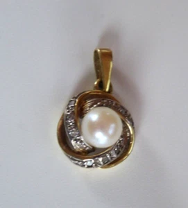 Kettenanhänger - Gelbgold /Weissgold 333 - echte Perle mit Diamanten - Entourage - Bild 1 von 4