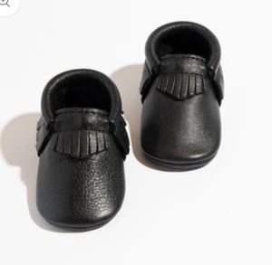 Freshly Picked Leather Baby Moccasins Crib Shoes Black With Fringe For 6-12 Mos - Picture 1 of 6