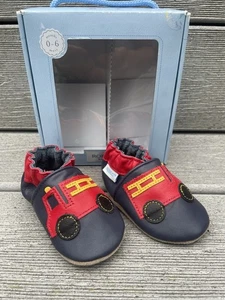 Scarpe Robeez bambino ragazzo pompiere camion pompiere suola morbida 0-6 M nuove con etichette - Foto 1 di 3