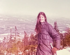 1975 Stratton Mountain Vermont Girl Skiing Snowy Landscape Original Photo P20p21 - Picture 1 of 14