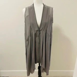Top AllSaints para mujer gris 4 100 % seda sin mangas fluido cremallera capas vanguardista con cinturón - Imagen 1 de 19