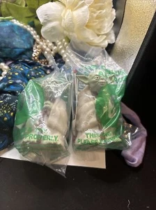 2 Sammelfiguren Yoda Star Wars noch im Paket. 4" hoch - Bild 1 von 3