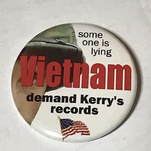 Bush Kerry 2004 Election Anti-Kerry Political Button Demand Kerry’s Records - Picture 1 of 2