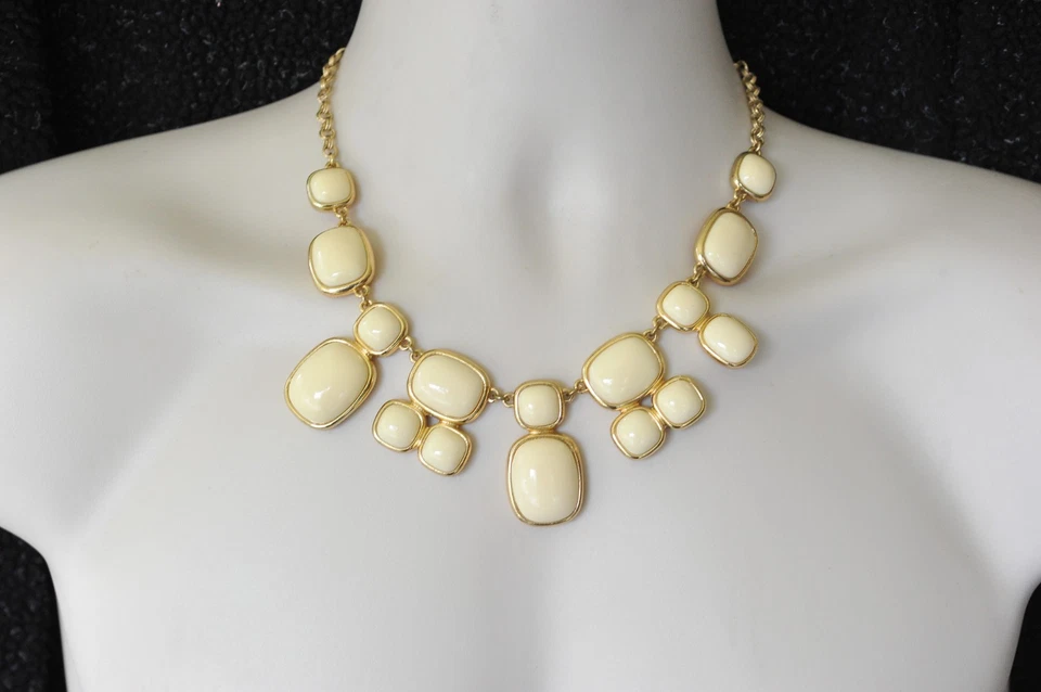 Necklace  Monet signed  statement bib collar necklace 18.5"  gold ivory tone  D8 Foto 1 de 1
