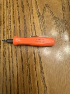 *NEW* Snap-on Pocket TIRE VALVE Screwdriver SDDDMT1AR Reversible Tip Orange T10 - Picture 1 of 5