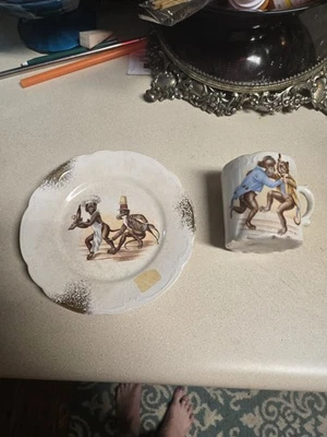 Plato y taza antiguos para niños Foto 1 de 2