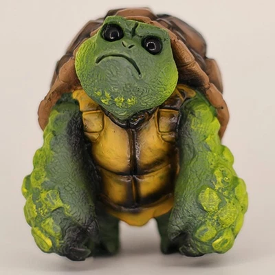 Estatua de tortuga enojada gruñona pintada a mano de resina realista Scu... Foto 1 de 4