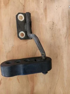 MAZDA RX7 FD (1992-1995) OEM REAR EXHAUST BRACKET - Image 1 of 4