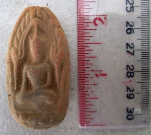 ¡RARO! Reliquia amuleto votivo budista de terracota del período Hariphunchai - Imagen 1 de 1