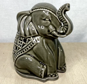 Lámpara de escritorio gris con acento de elefante luz nocturna dulce perforada cerámica luz de hadas - Imagen 1 de 13