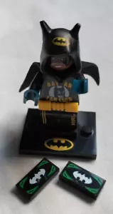 Lego minifigure Batman Fan Club with 2 bat bucks and base - Movie Series 2 - Picture 1 of 1