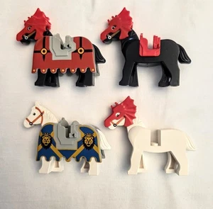LEGO Vintage CABALLOS Caballero Medieval Castillo Caballo Negro Blanco BARDING ARMADURA - Imagen 1 de 4