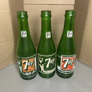 3 Stück Vintage 7UP grüne Flaschen ohne Deckel leer - Bild 1 von 4
